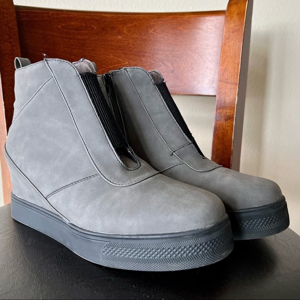 Hidden Wedge Gray Ankle Boots (Size 9.5-10)